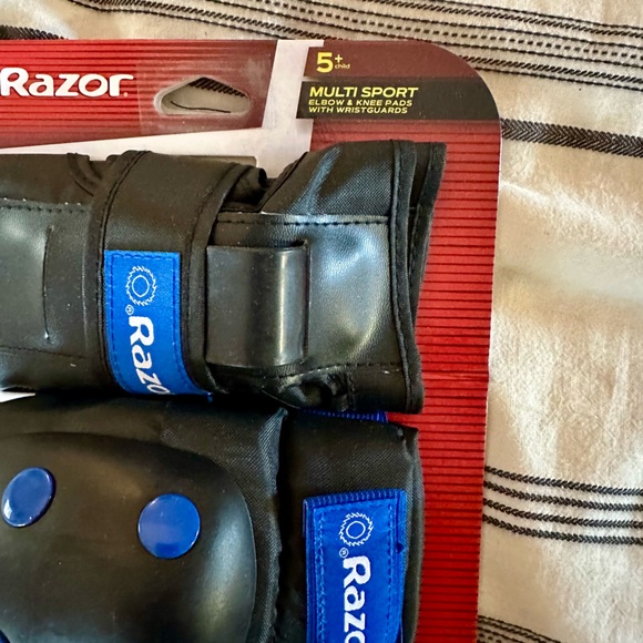 RAZOR ELBOW, WRIST, KNEE PADS - Picture 2 of 6